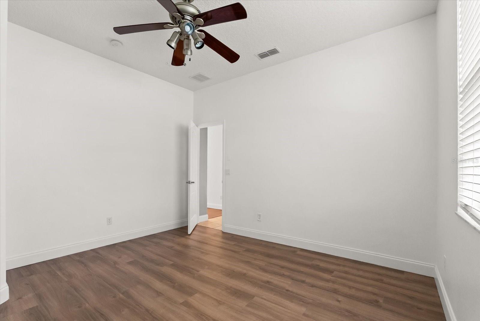 Image 17 of 41 For 1553 Cranston Street