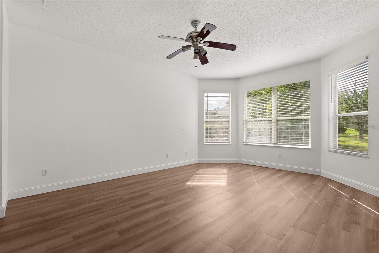 Image 18 of 41 For 1553 Cranston Street