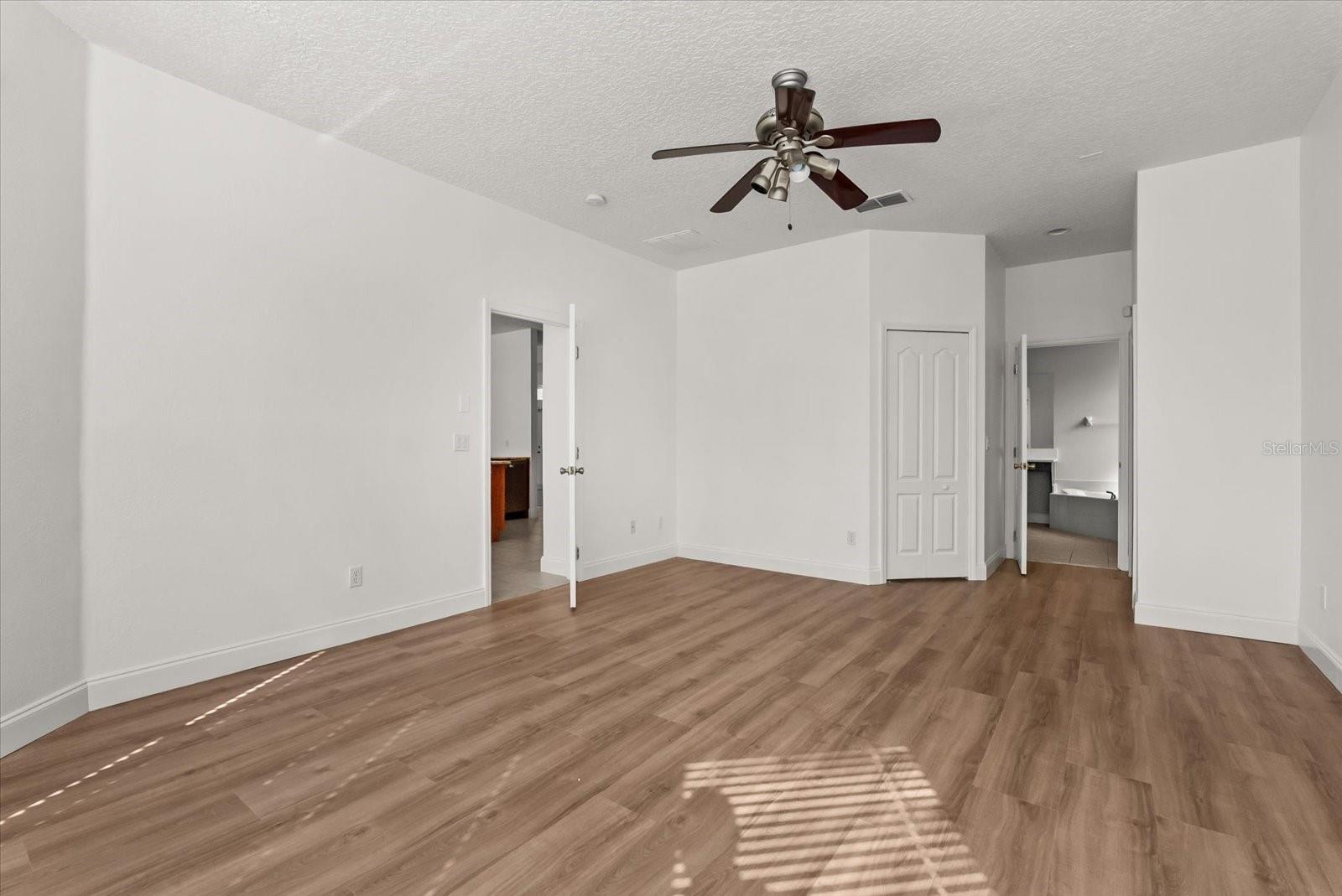 Image 19 of 41 For 1553 Cranston Street