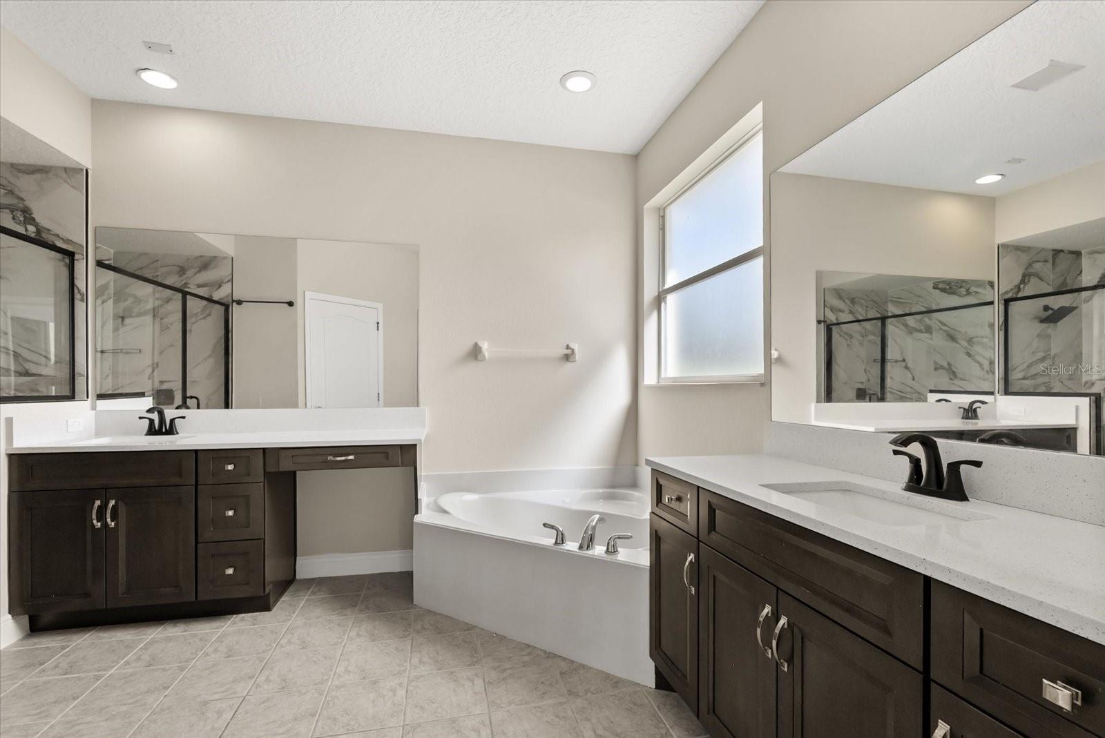 Image 21 of 41 For 1553 Cranston Street