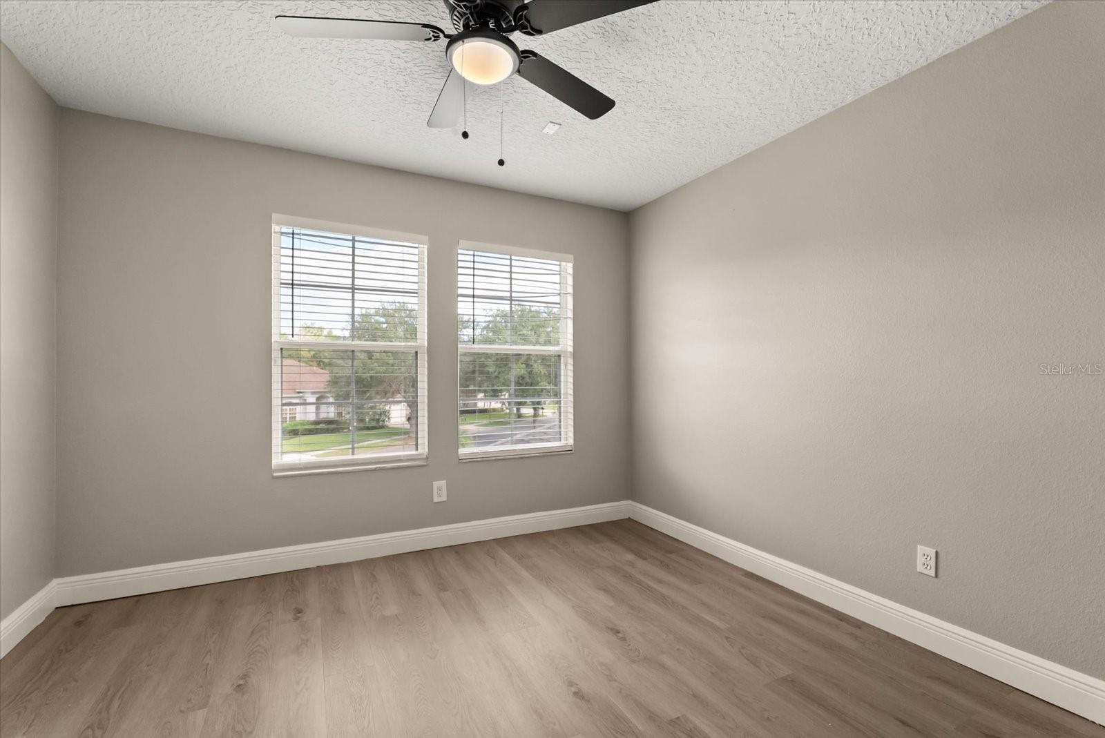 Image 23 of 41 For 1553 Cranston Street