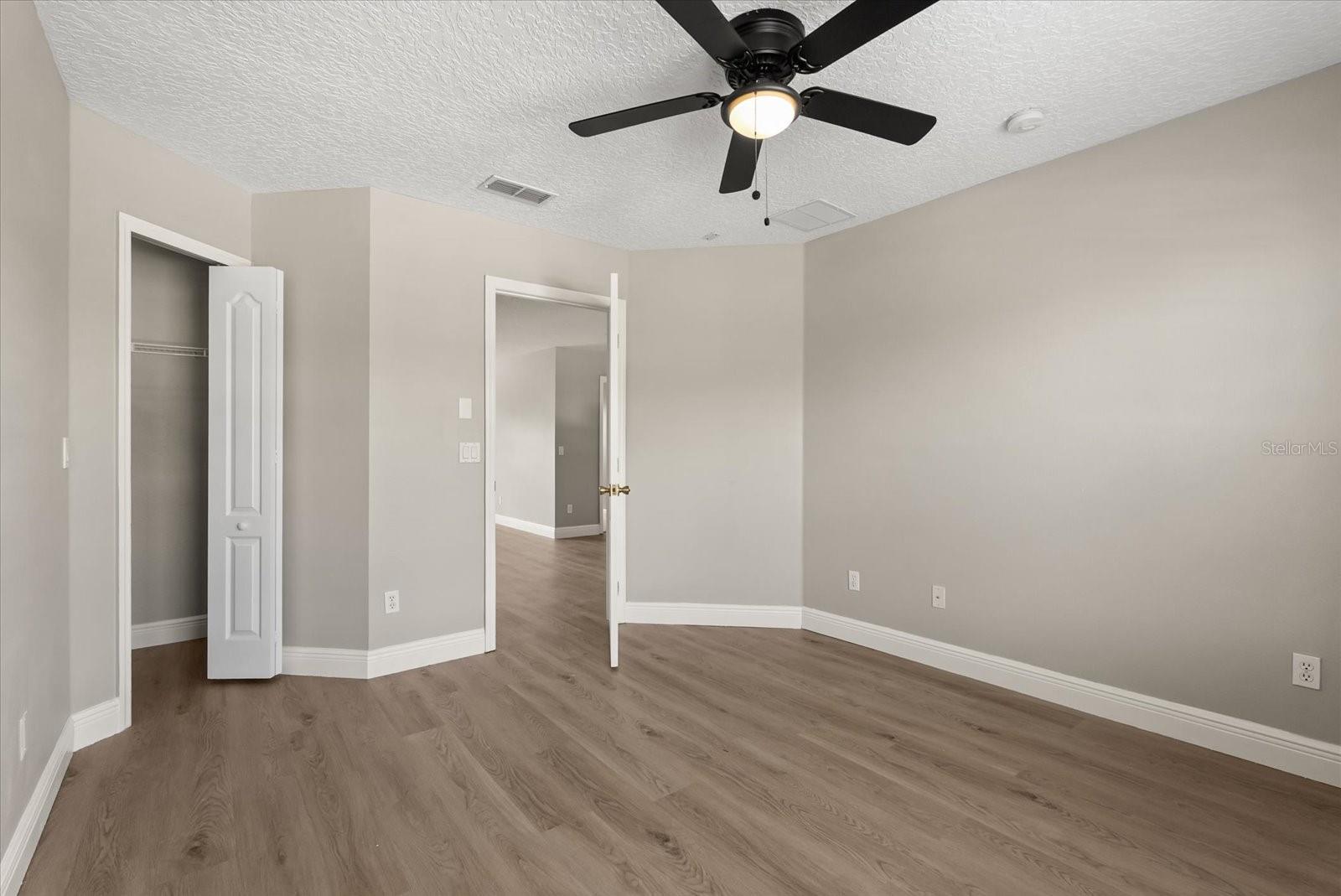 Image 24 of 41 For 1553 Cranston Street