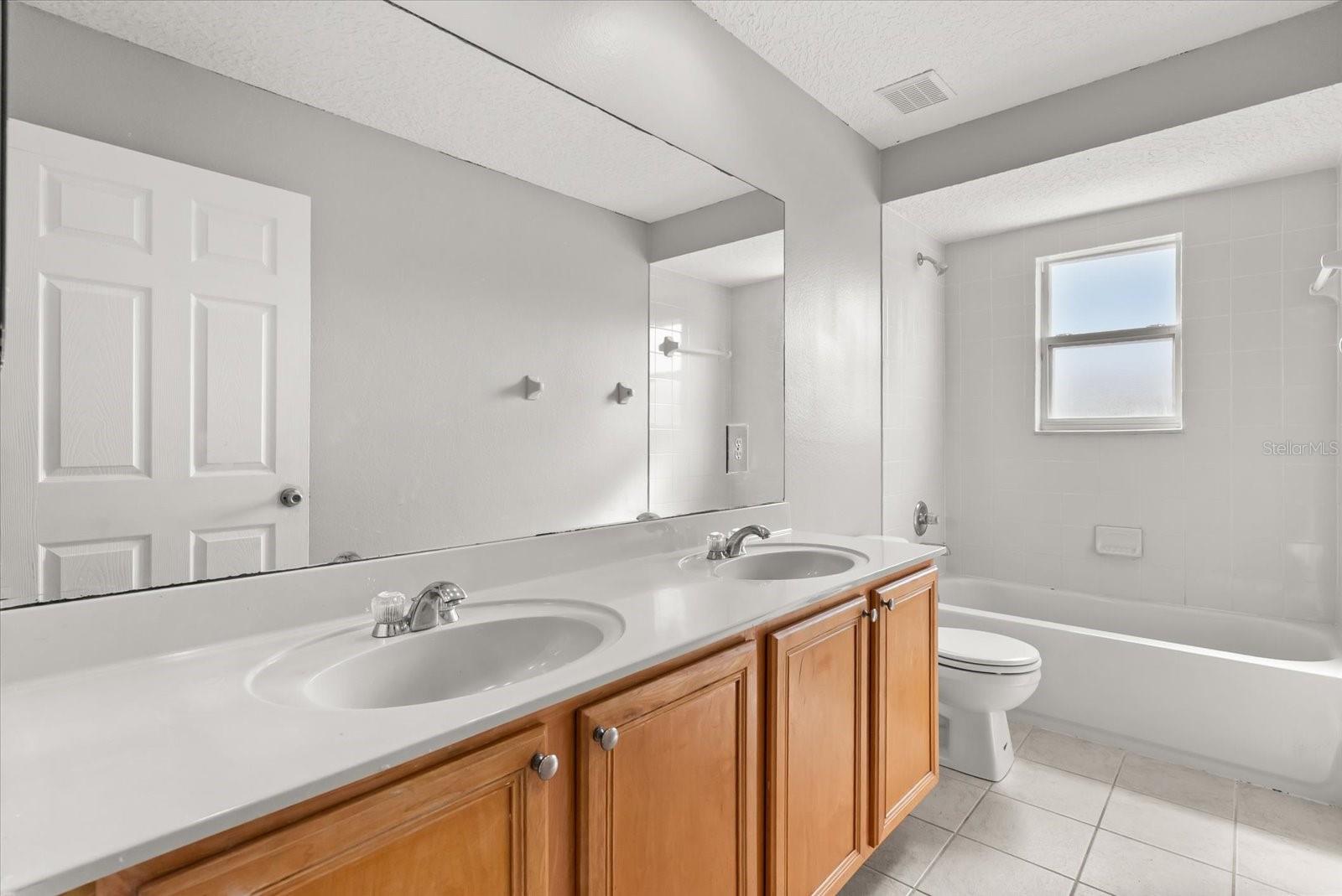 Image 27 of 41 For 1553 Cranston Street