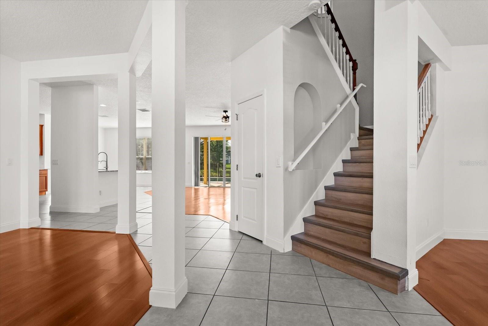 Image 7 of 41 For 1553 Cranston Street