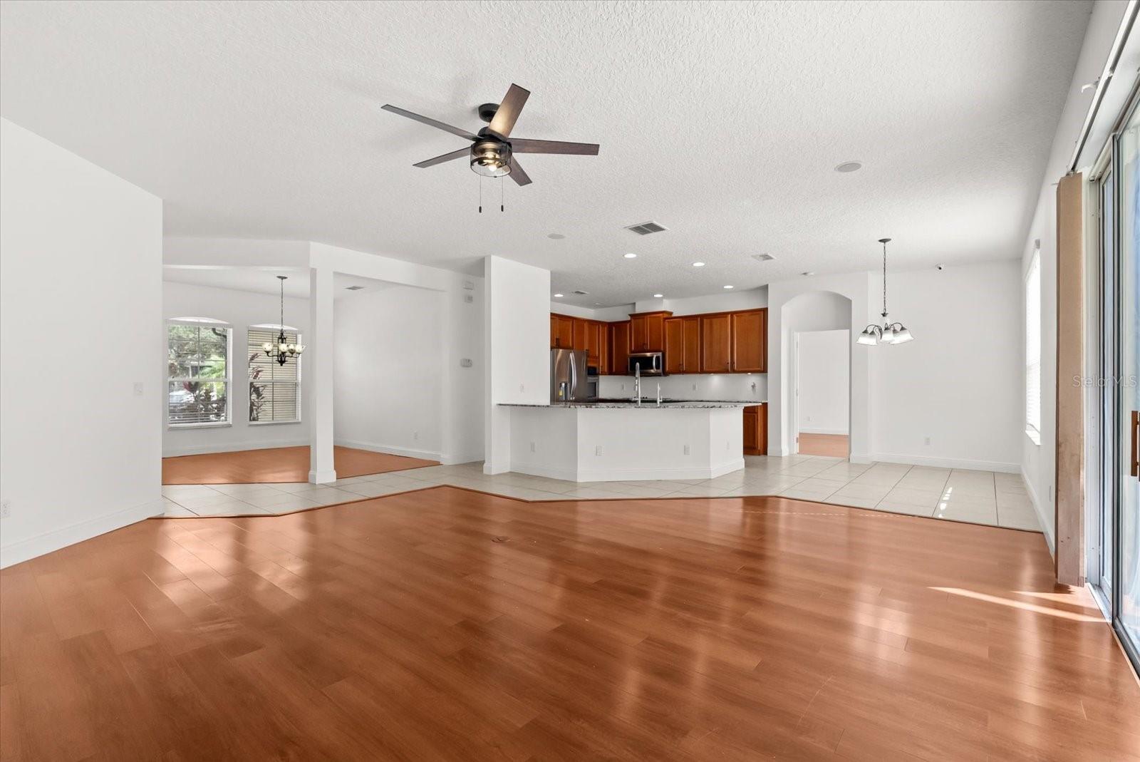 Image 8 of 41 For 1553 Cranston Street