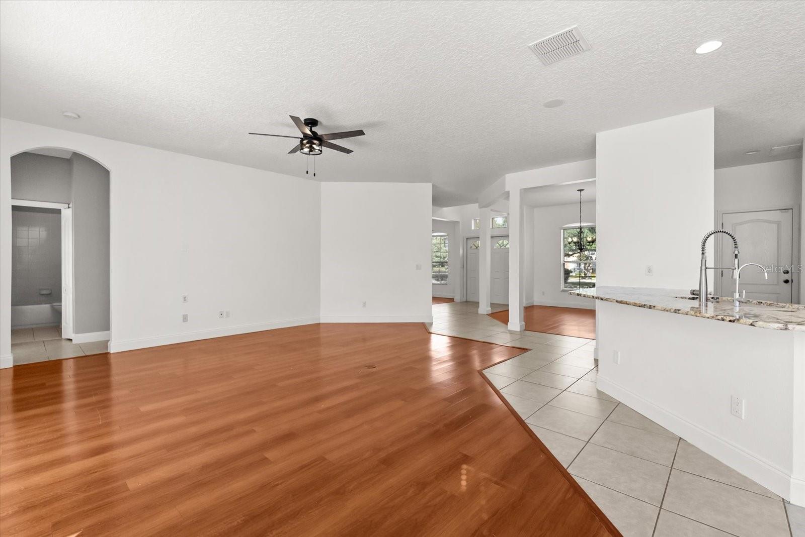 Image 9 of 41 For 1553 Cranston Street