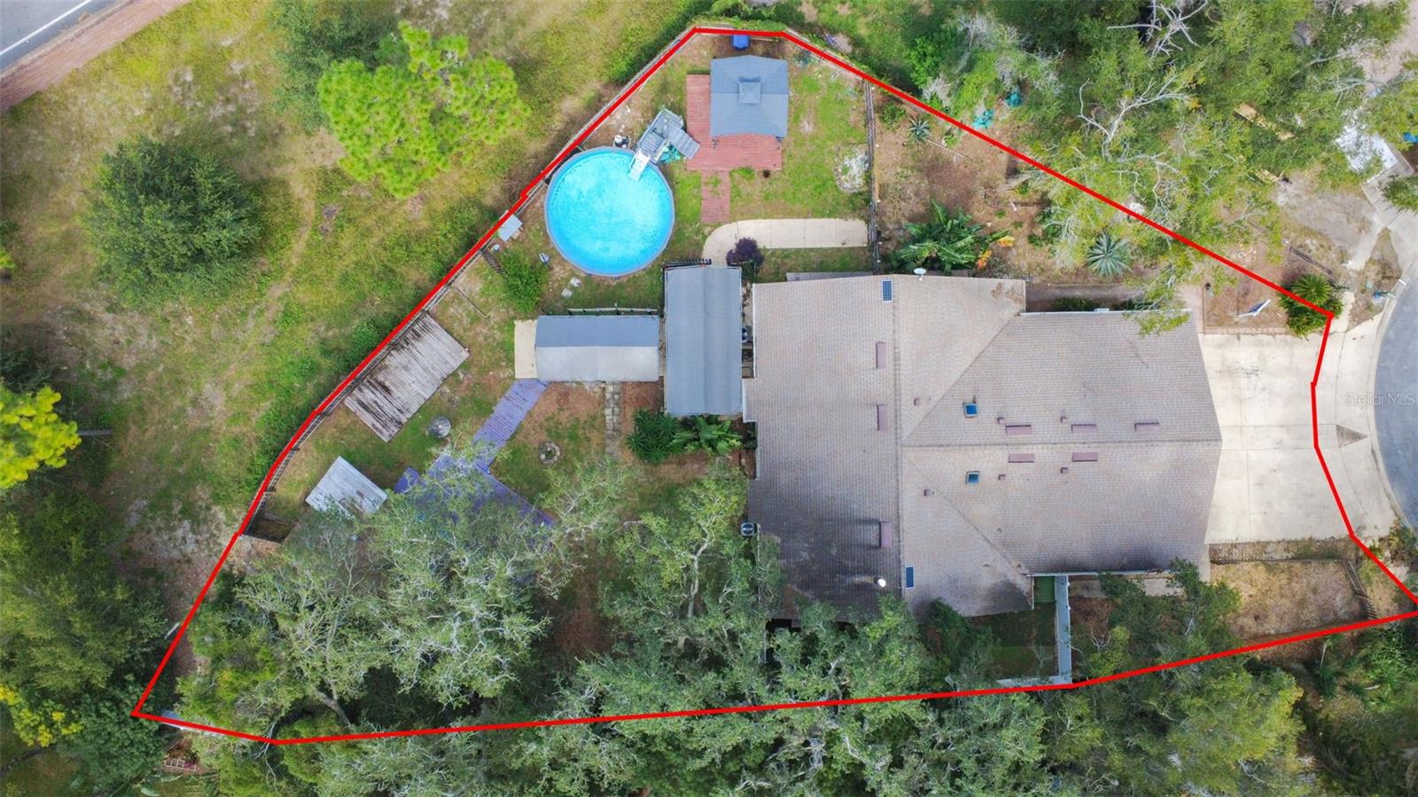 Listing photo id 0 for 933 And 935 Robinhood Court