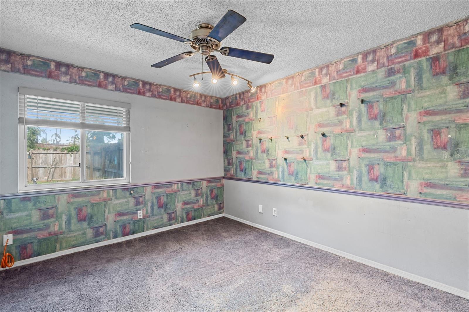 Listing photo id 20 for 933 And 935 Robinhood Court