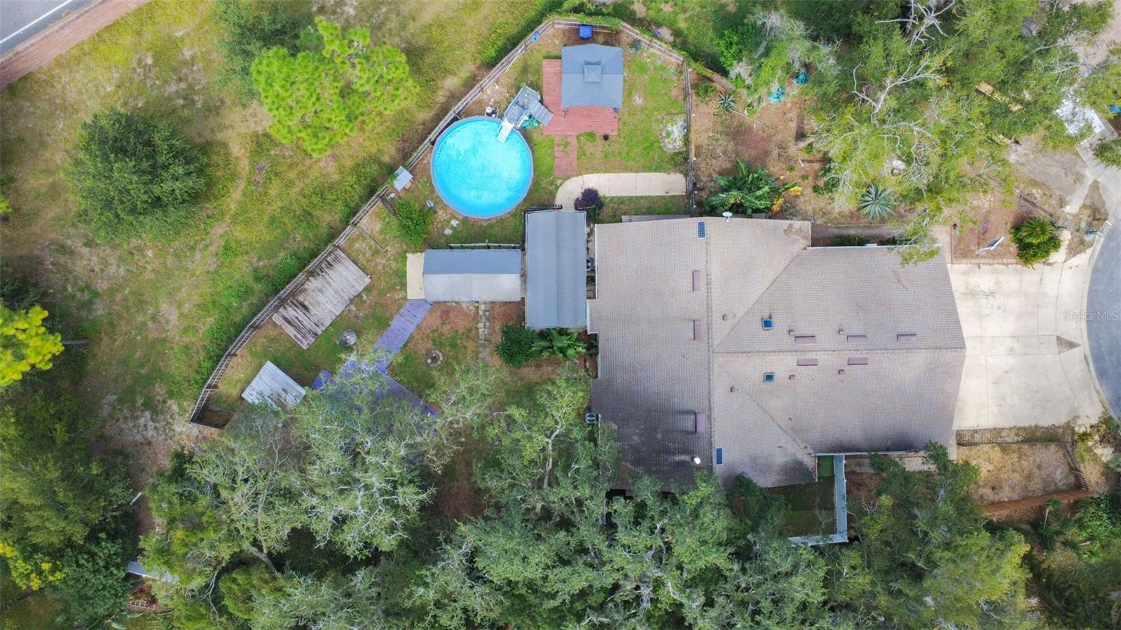 Listing photo id 1 for 933 And 935 Robinhood Court