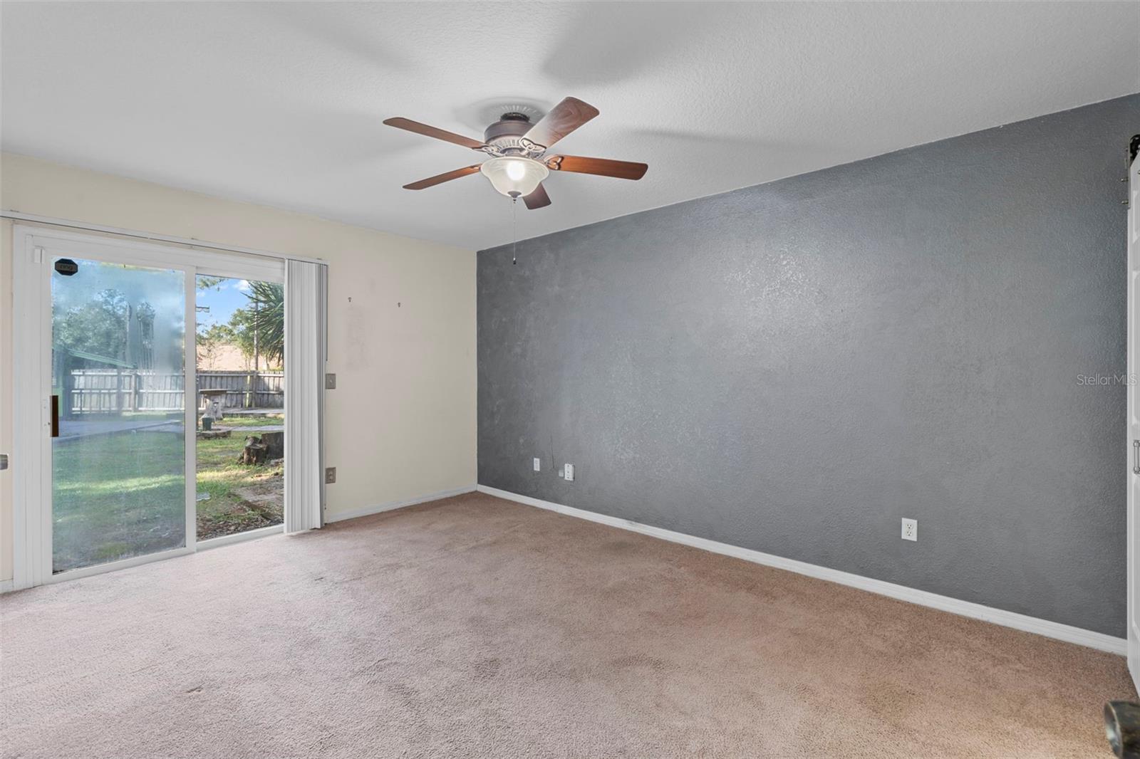 Listing photo id 33 for 933 And 935 Robinhood Court