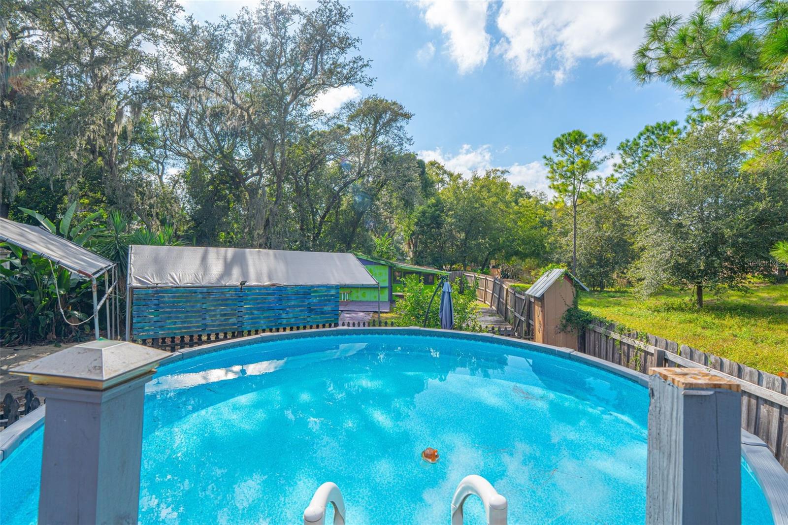 Listing photo id 39 for 933 And 935 Robinhood Court