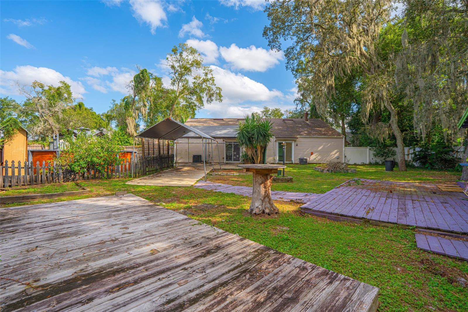 Listing photo id 44 for 933 And 935 Robinhood Court