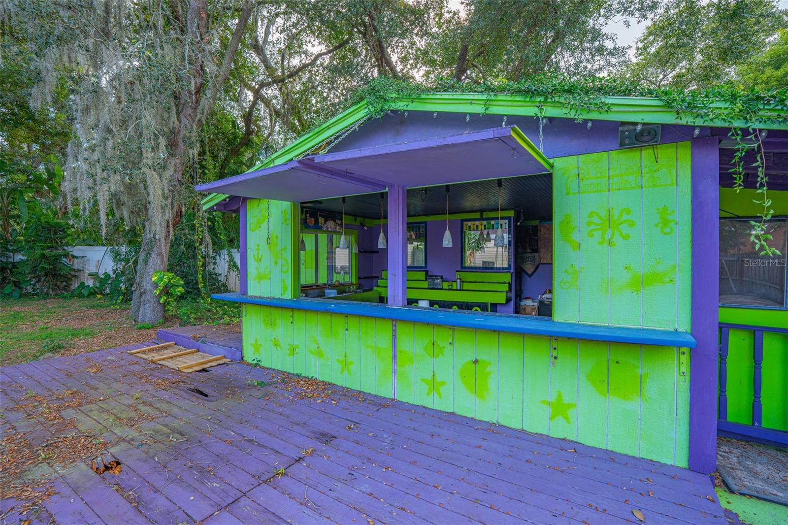 Listing photo id 45 for 933 And 935 Robinhood Court