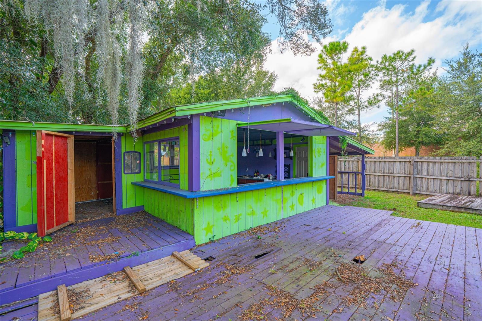 Listing photo id 46 for 933 And 935 Robinhood Court