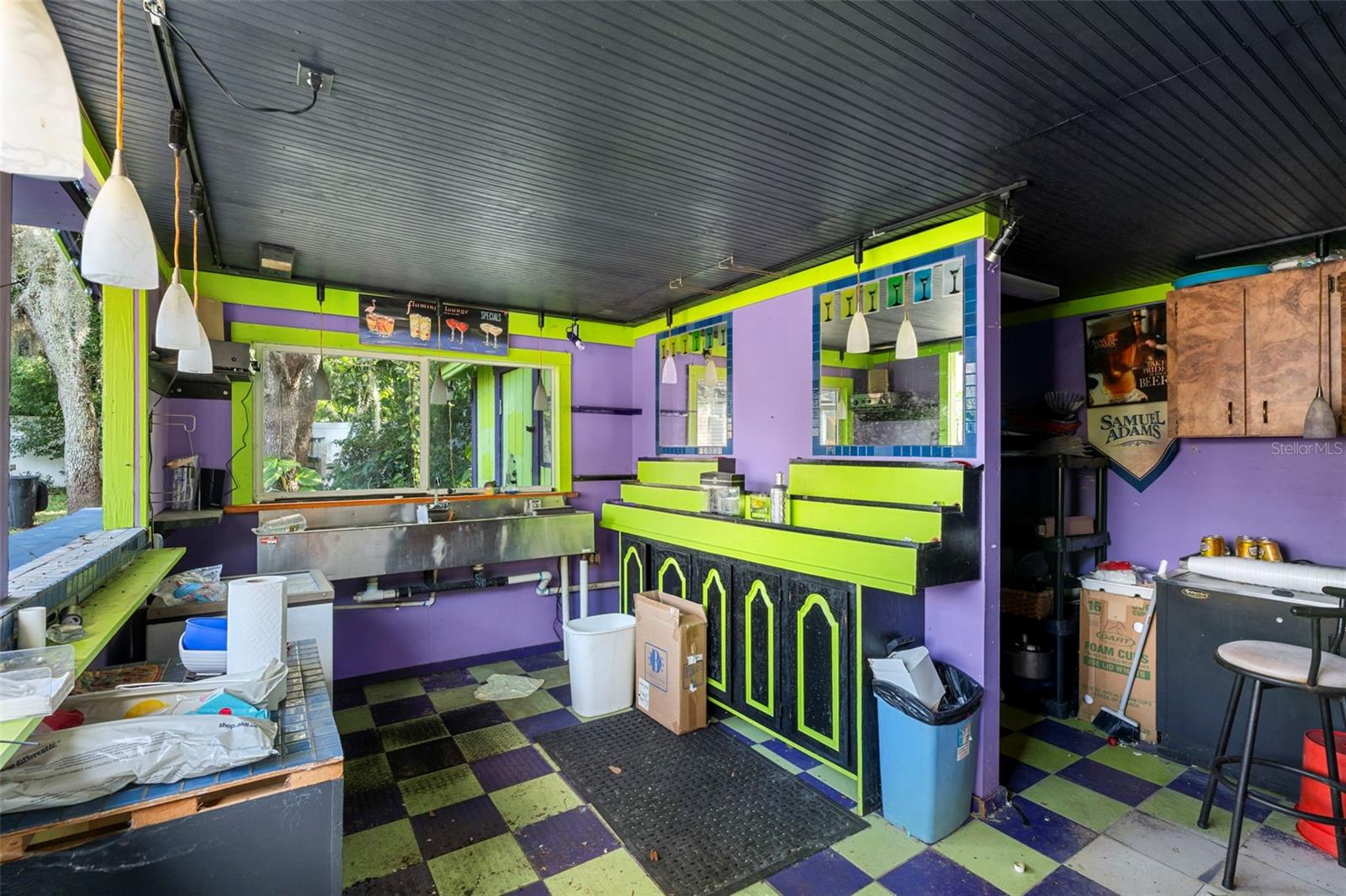 Listing photo id 47 for 933 And 935 Robinhood Court