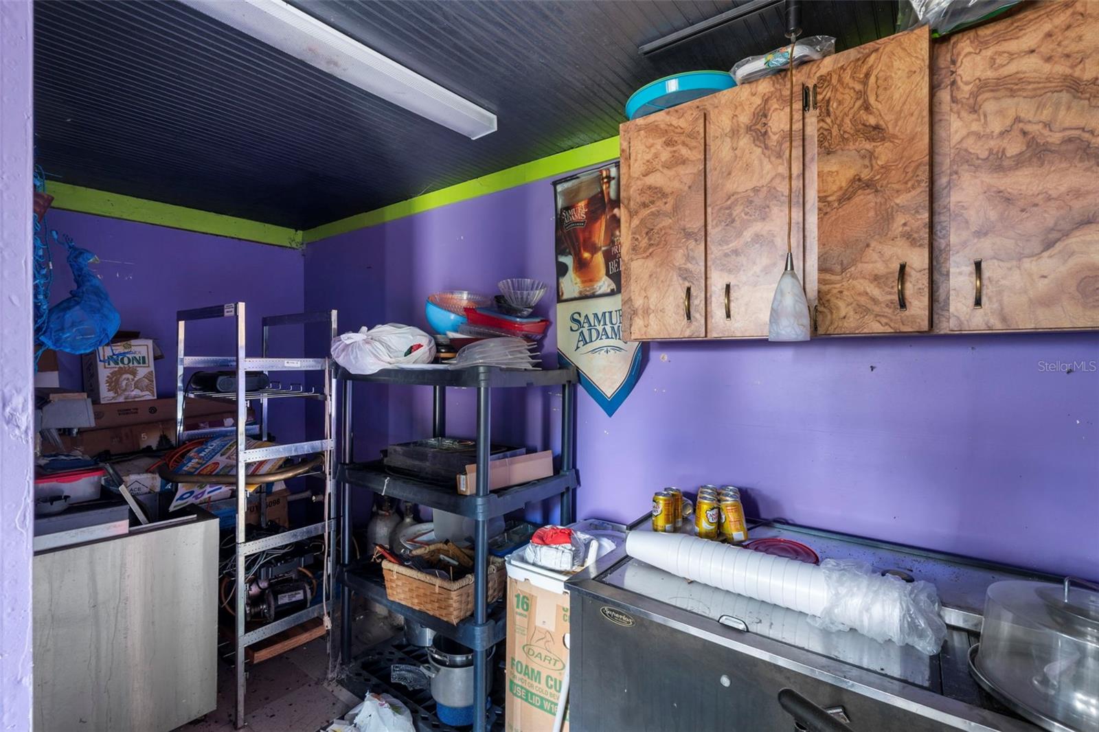 Listing photo id 48 for 933 And 935 Robinhood Court