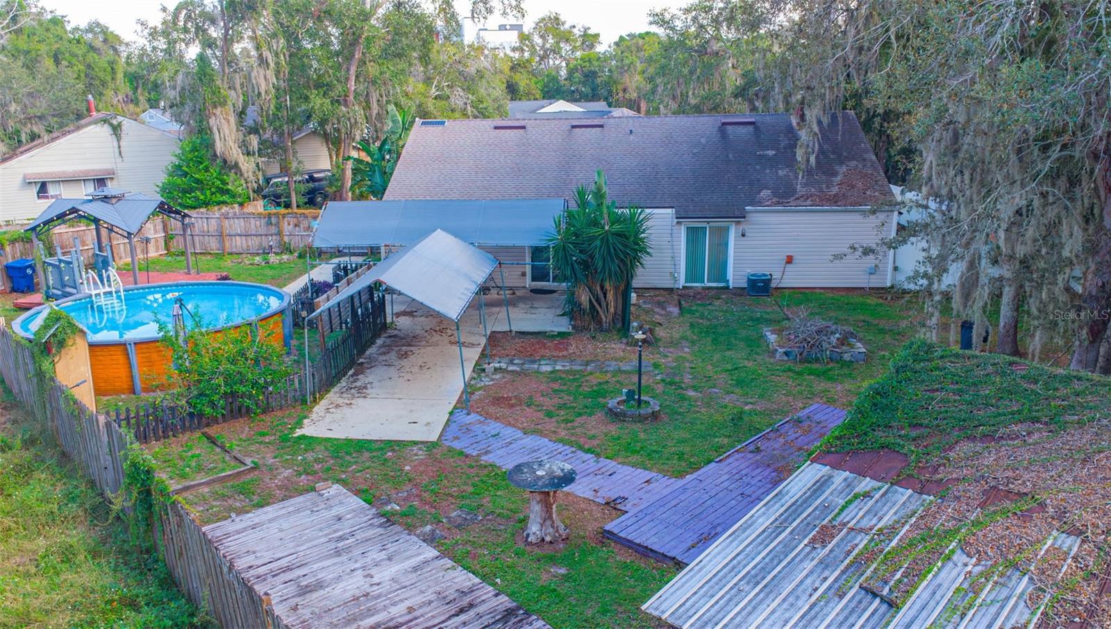 Listing photo id 51 for 933 And 935 Robinhood Court