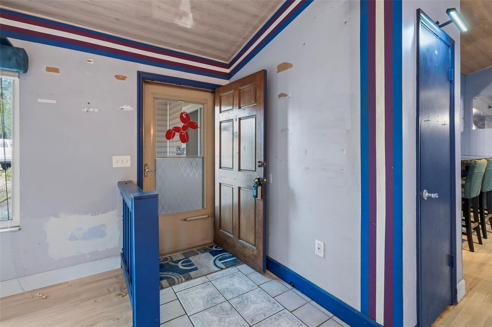 Listing photo id 4 for 933 And 935 Robinhood Court