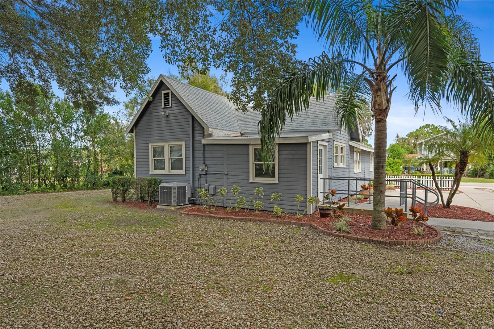 Image 14 of 21 For 272 Warren Avenue