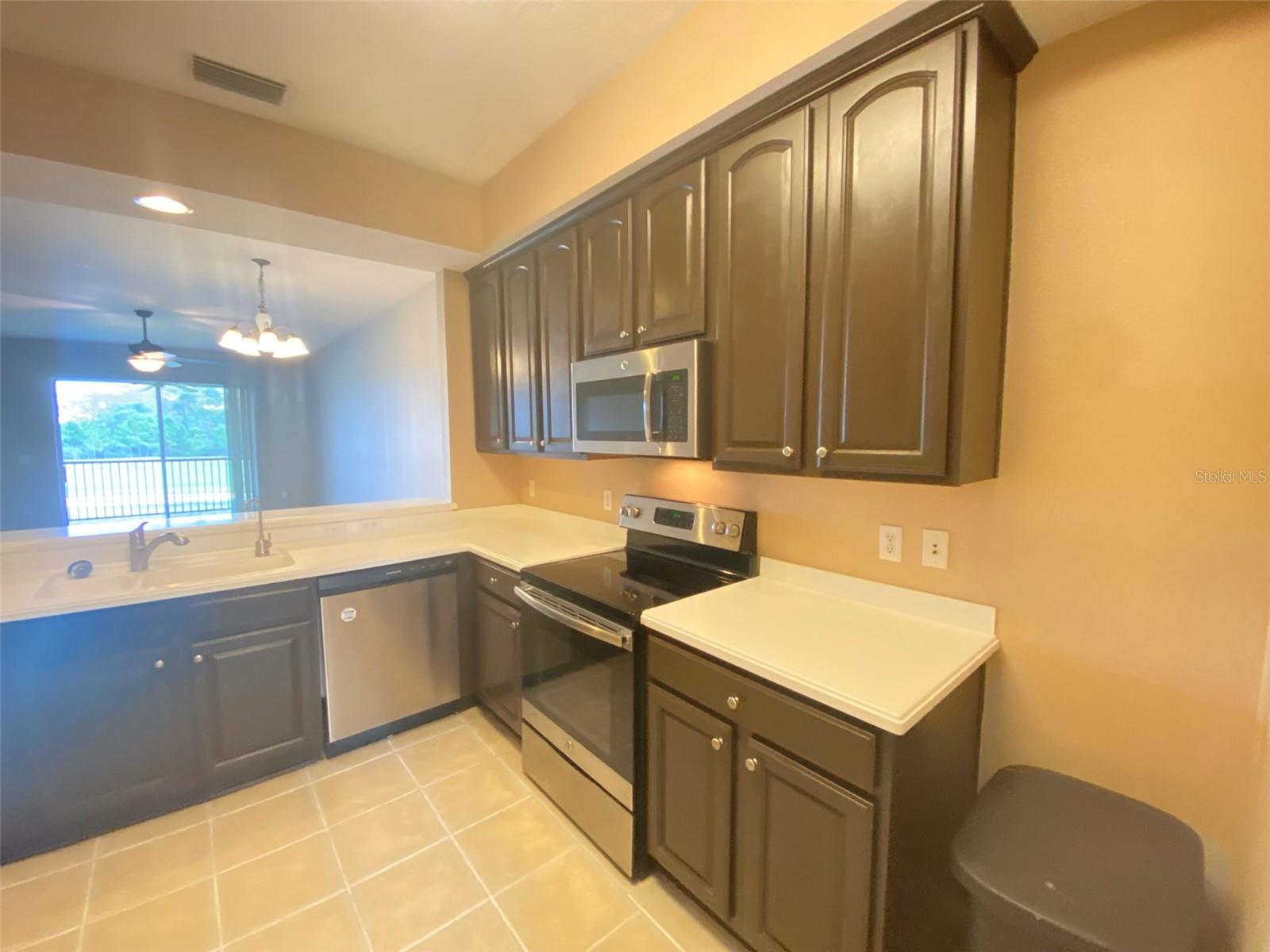 Image 11 of 38 For 9435 Myrtle Creek Lane 312