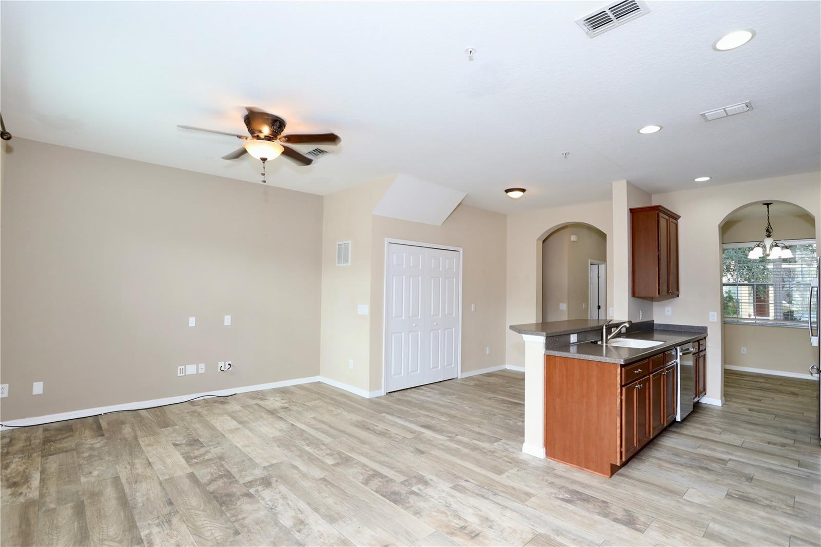 Image 6 of 33 For 7912 Northlake Parkway