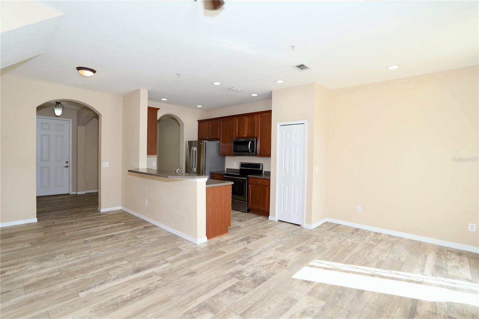 Image 7 of 33 For 7912 Northlake Parkway