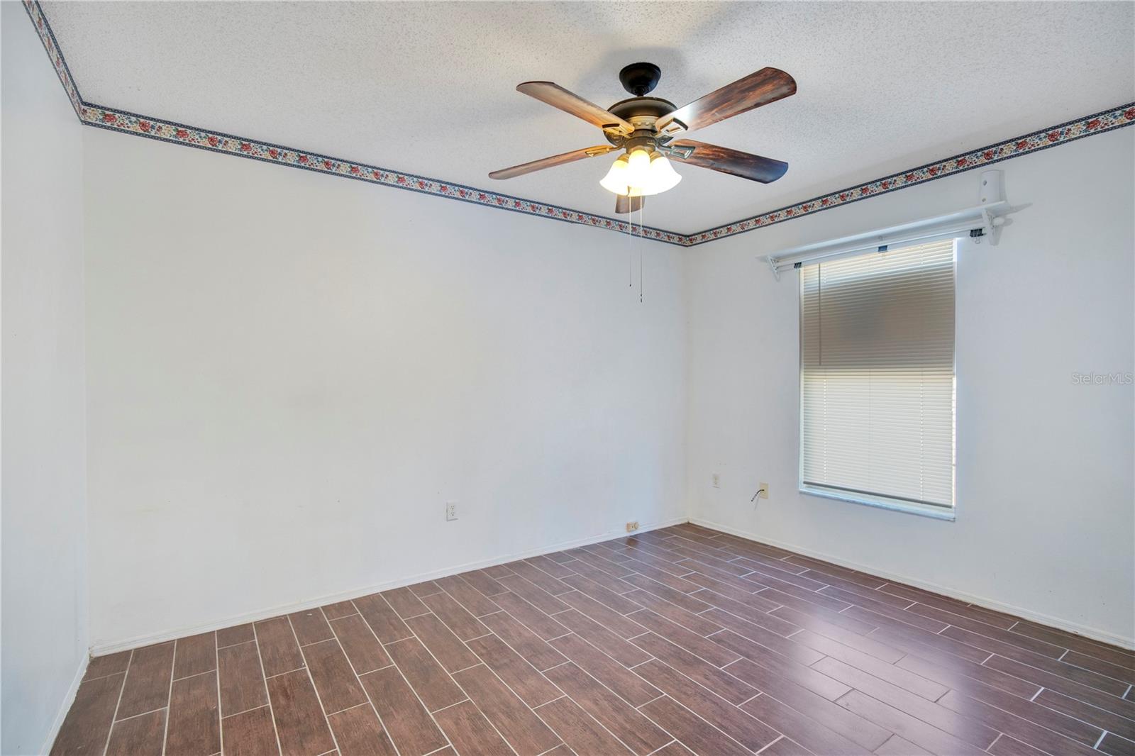 Image 13 of 31 For 6019 Long Peak Drive