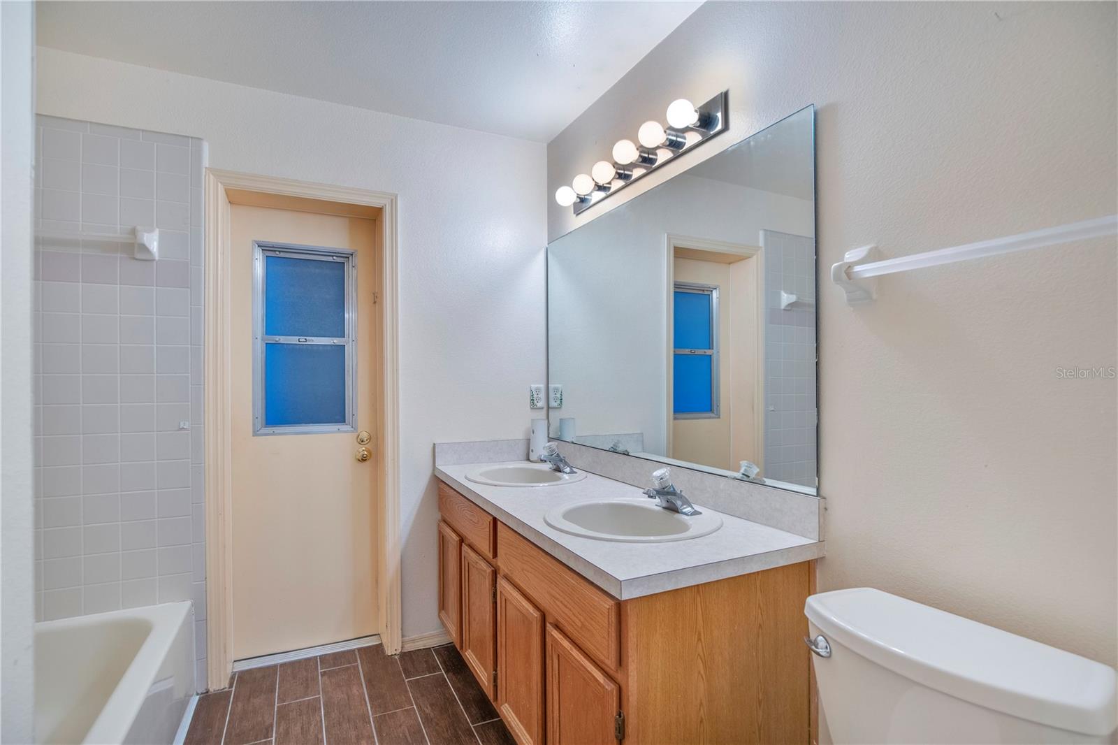 Image 18 of 31 For 6019 Long Peak Drive