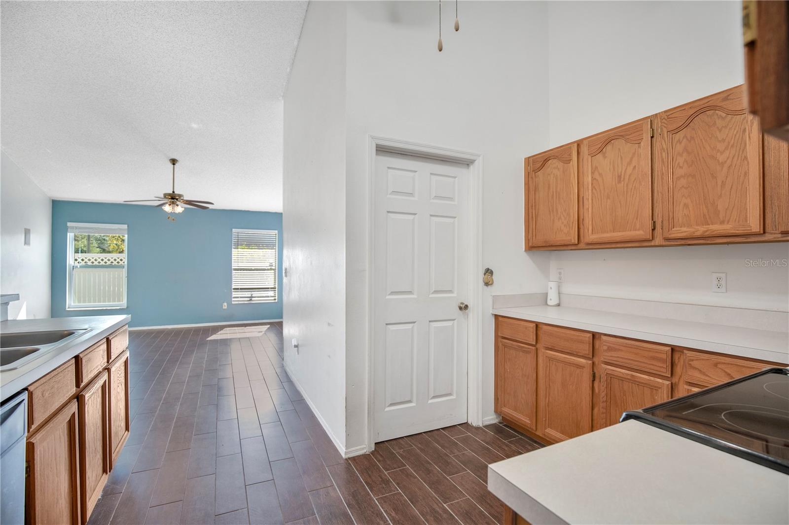 Image 6 of 31 For 6019 Long Peak Drive