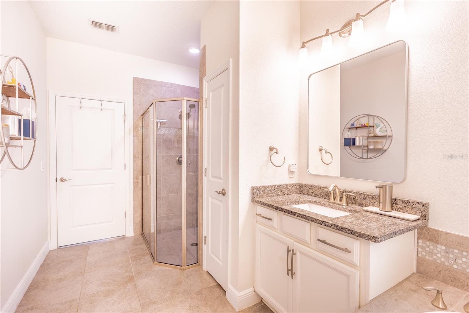 Image 41 of 100 For 14243 Holly Pond Court