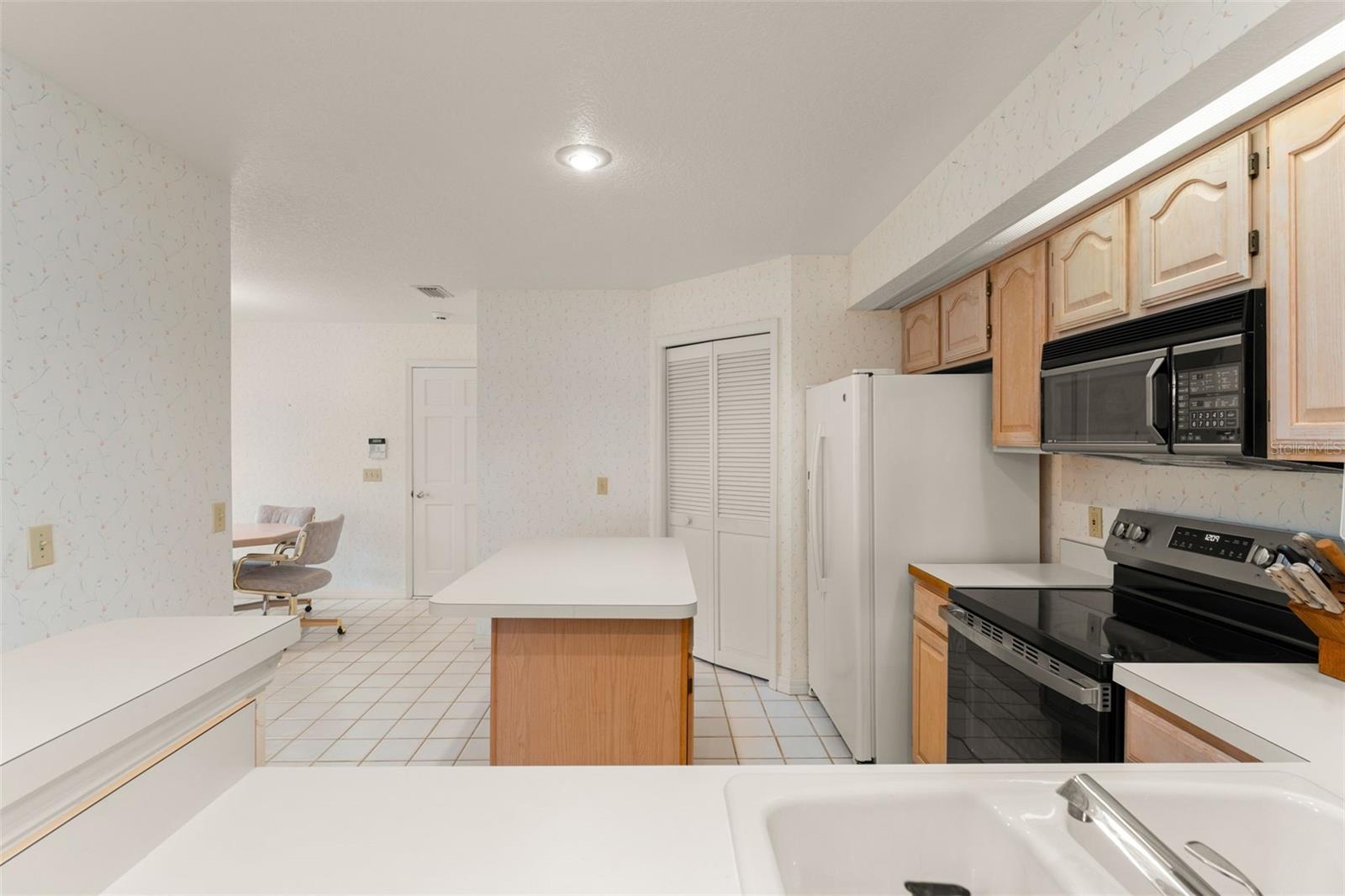 Image 15 of 66 For 7571 Somerset Shores Court