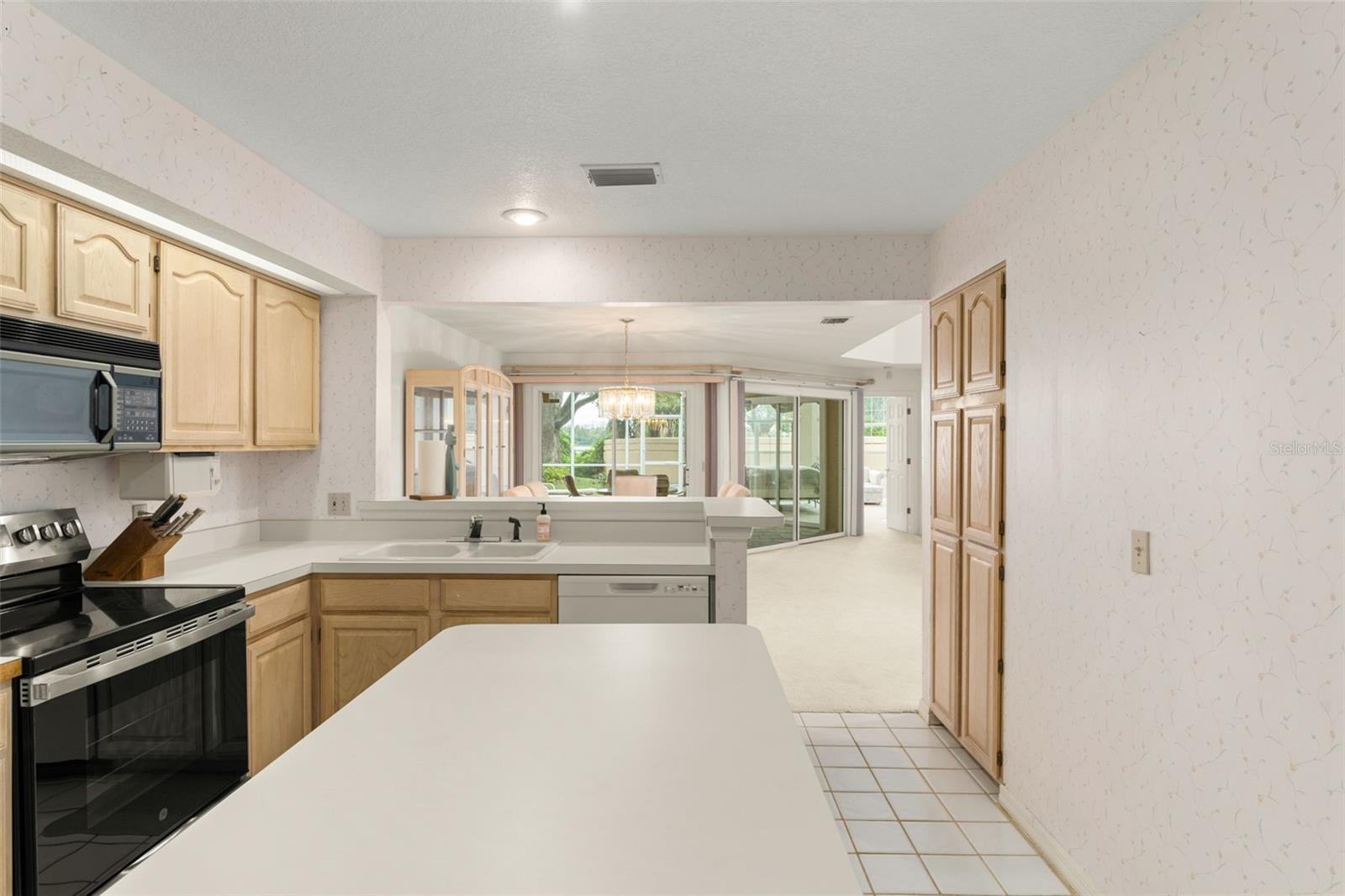 Image 18 of 66 For 7571 Somerset Shores Court