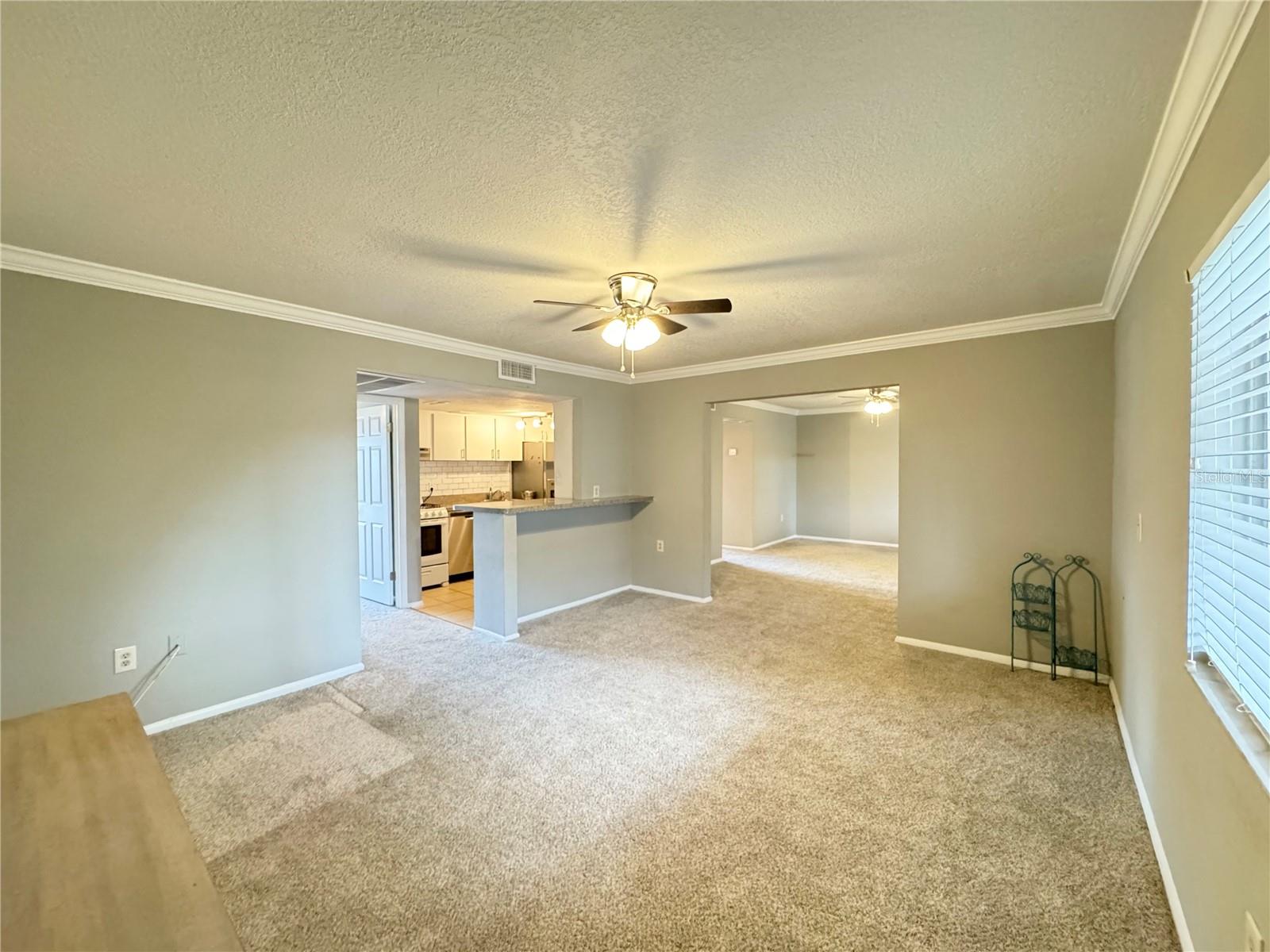 Image 6 of 27 For 120 Blue Pointe Way 320