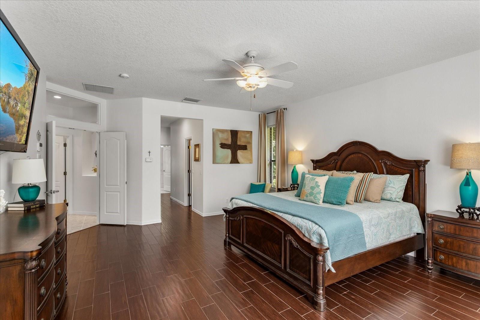 Image 25 of 49 For 574 Sand Wedge Loop