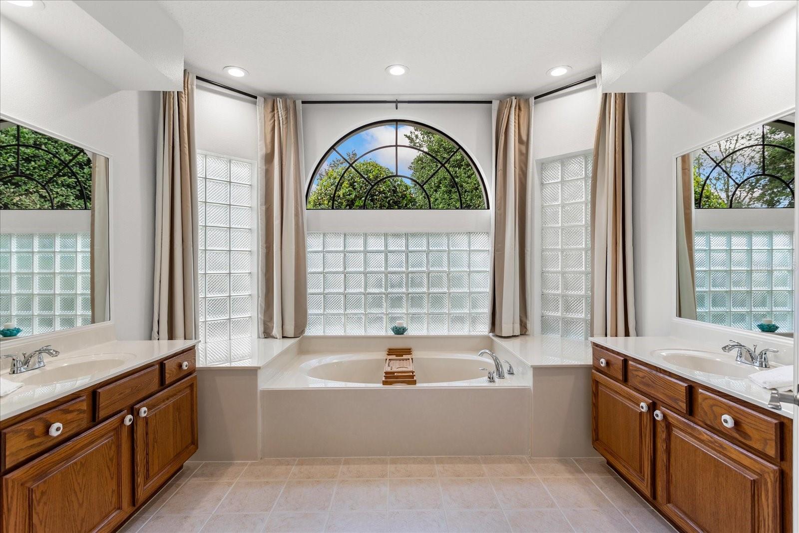 Image 27 of 49 For 574 Sand Wedge Loop