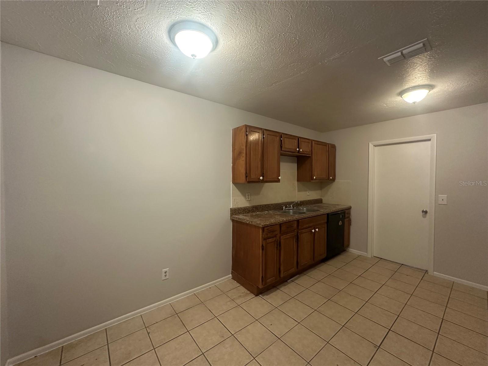 Image 3 of 14 For 213 Montana Avenue