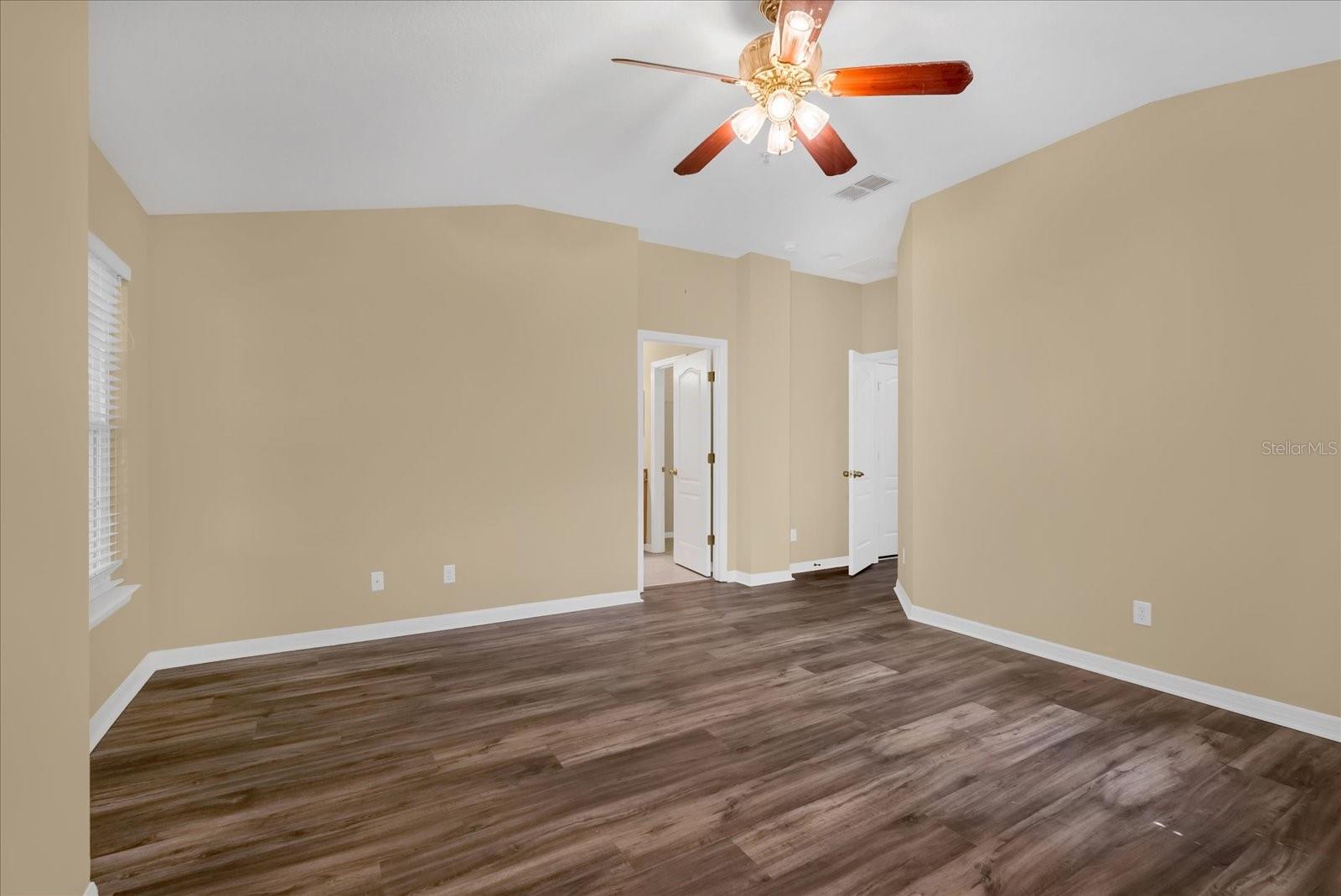 Image 11 of 27 For 910 Ashworth Overlook Drive A