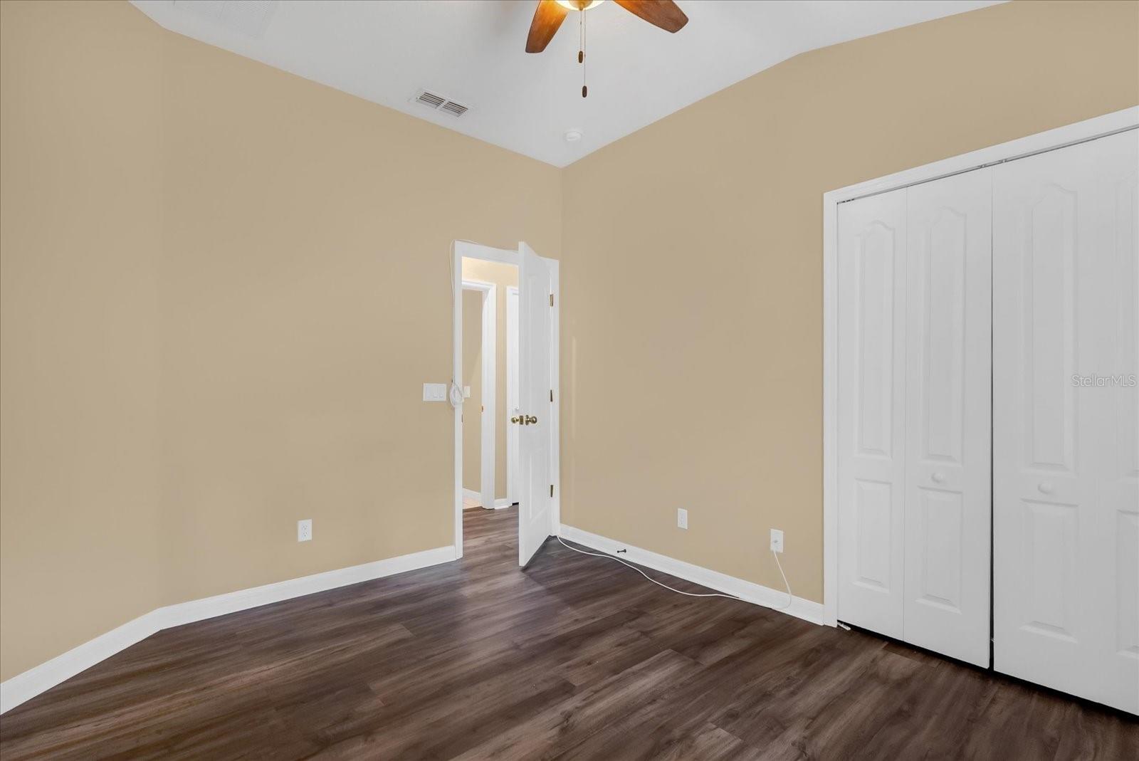 Image 16 of 27 For 910 Ashworth Overlook Drive A