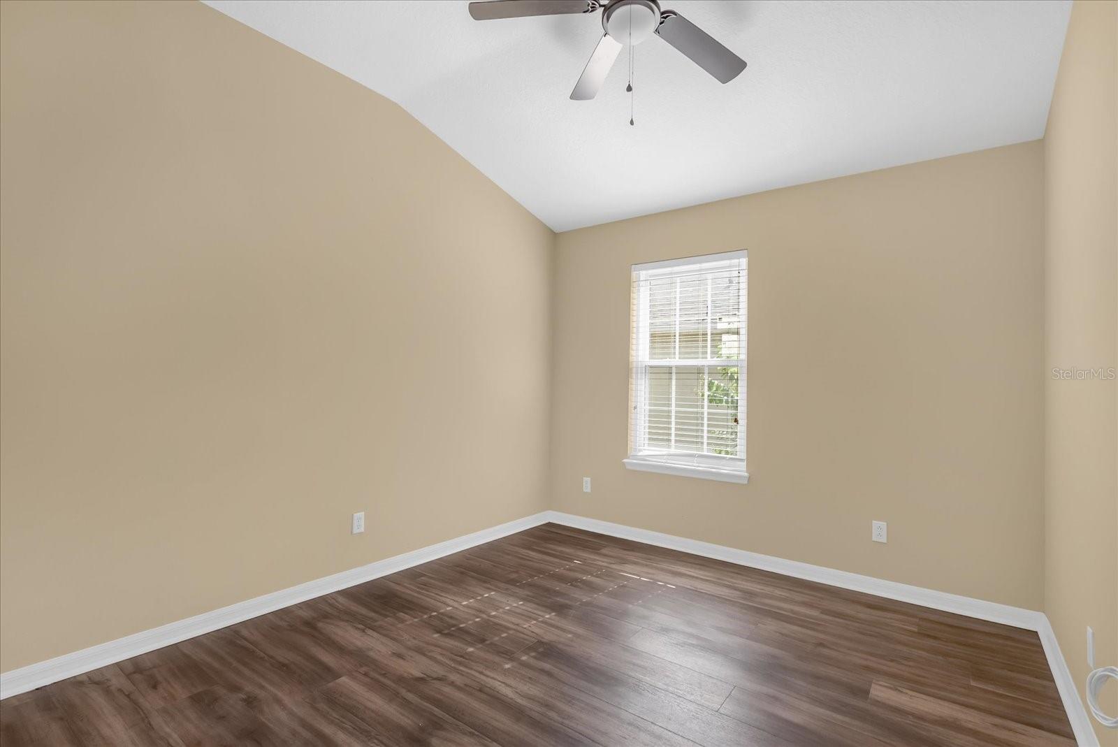 Image 17 of 27 For 910 Ashworth Overlook Drive A