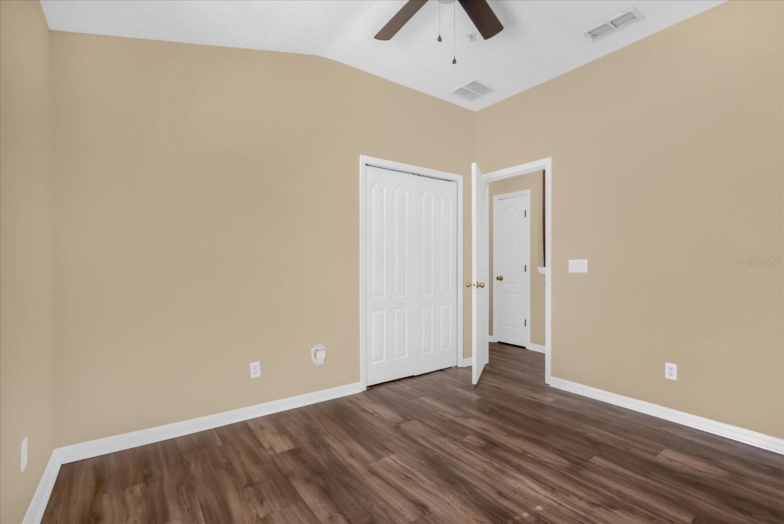 Image 18 of 27 For 910 Ashworth Overlook Drive A