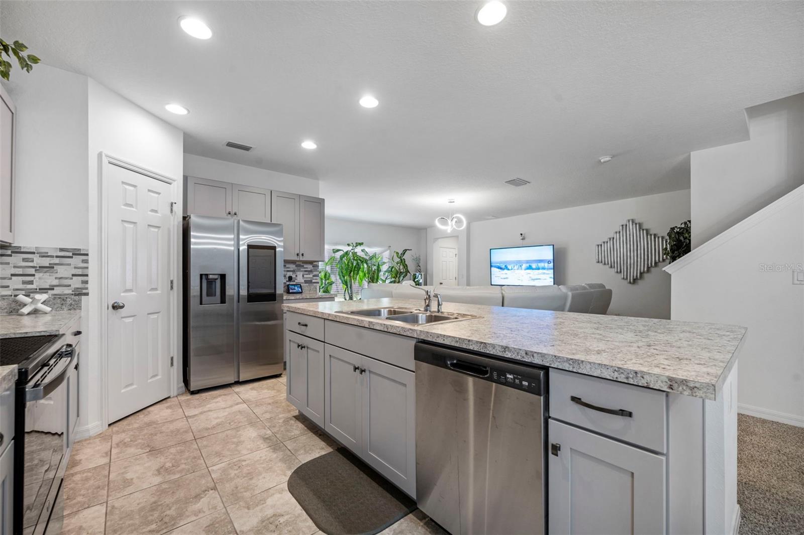 Image 16 of 70 For 535 Darshire Avenue