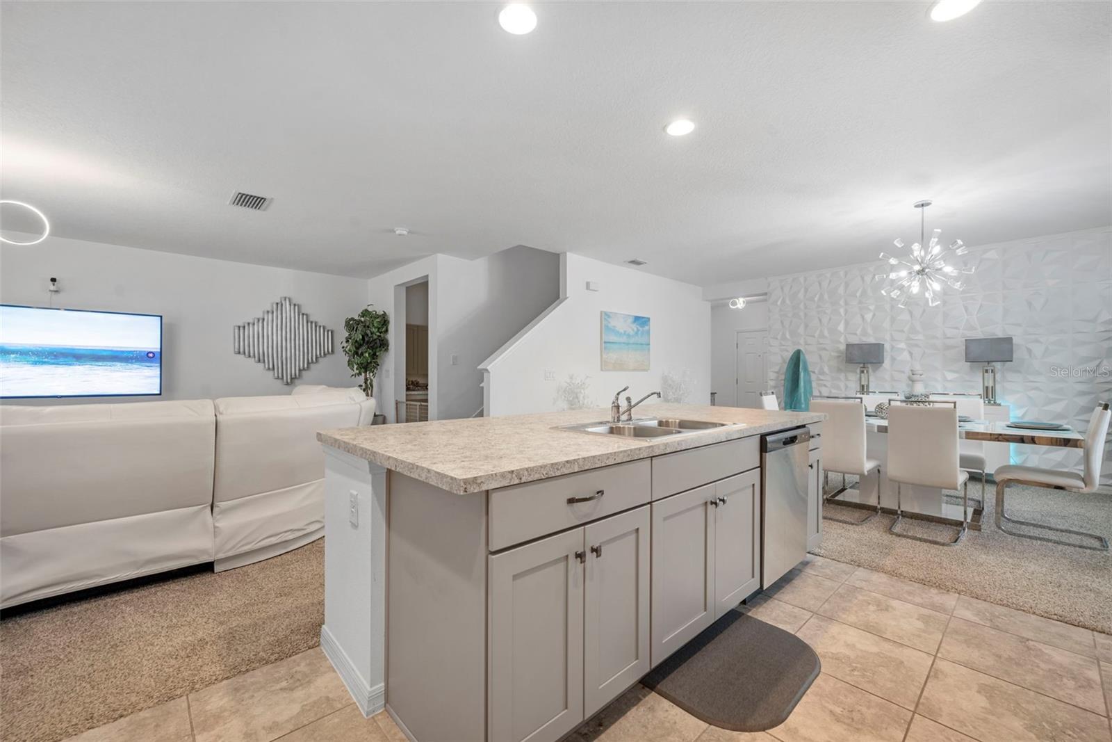 Image 18 of 70 For 535 Darshire Avenue