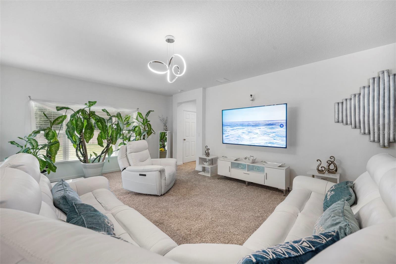 Image 19 of 70 For 535 Darshire Avenue