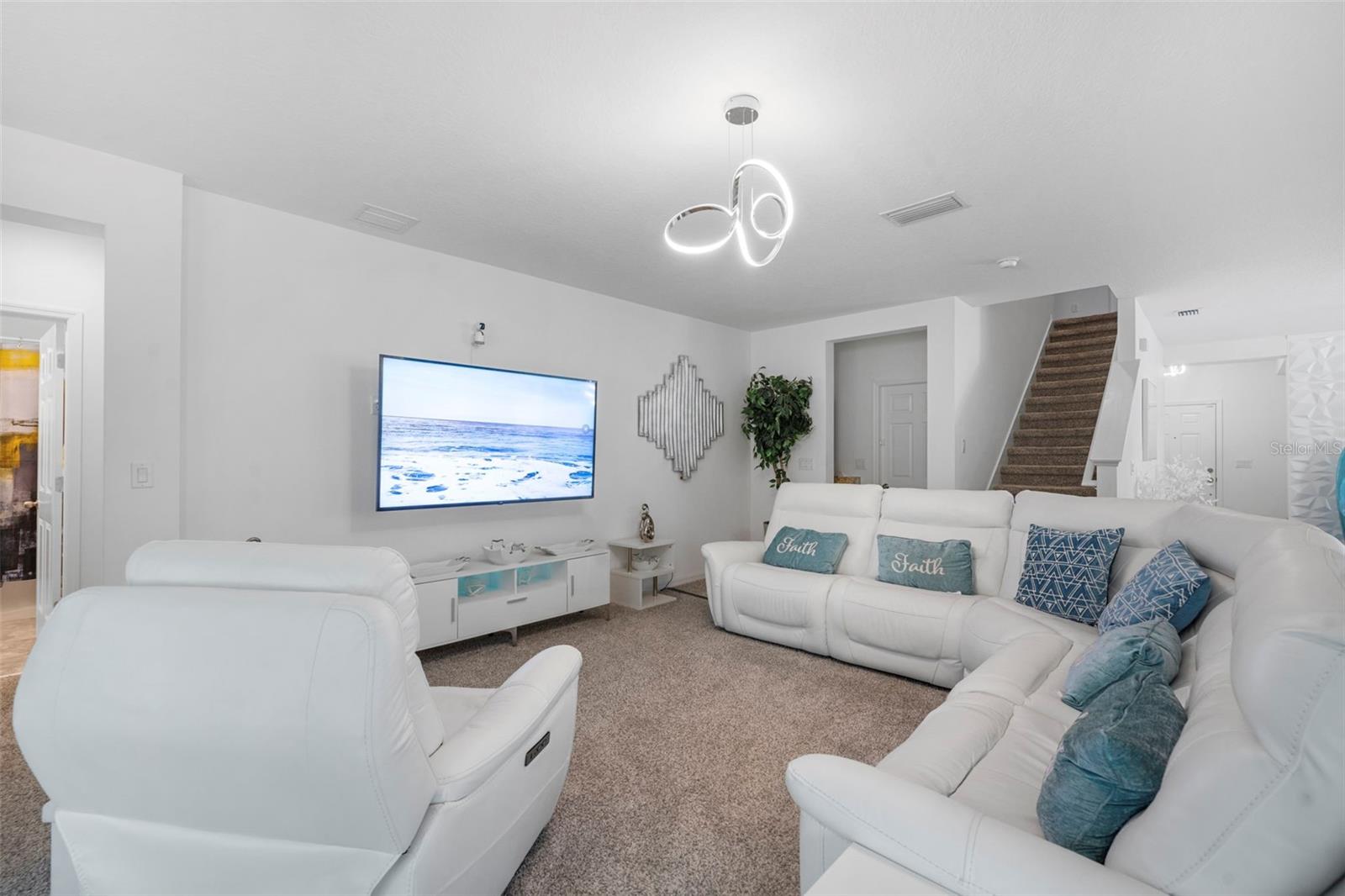 Image 21 of 70 For 535 Darshire Avenue