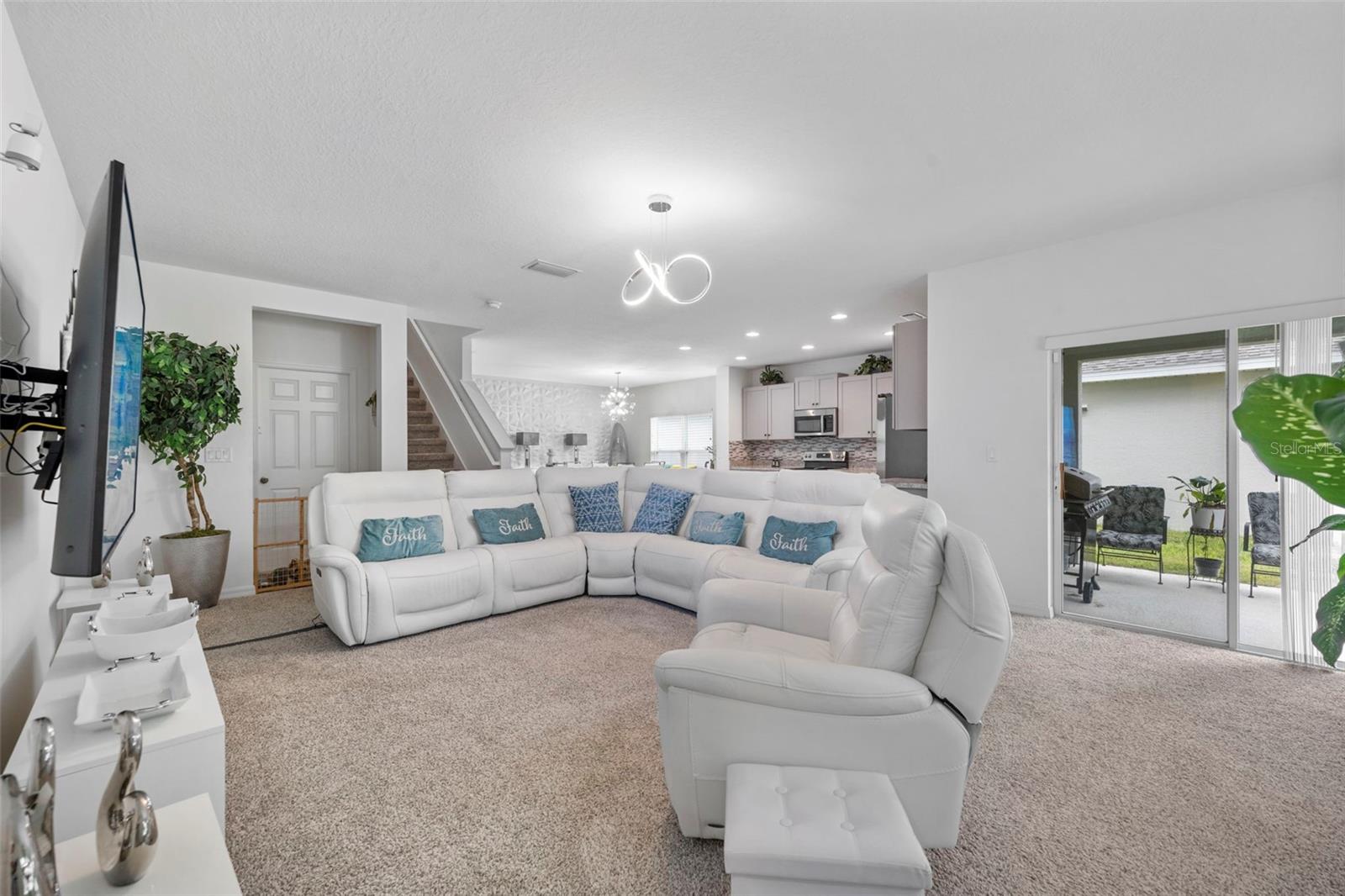 Image 23 of 70 For 535 Darshire Avenue