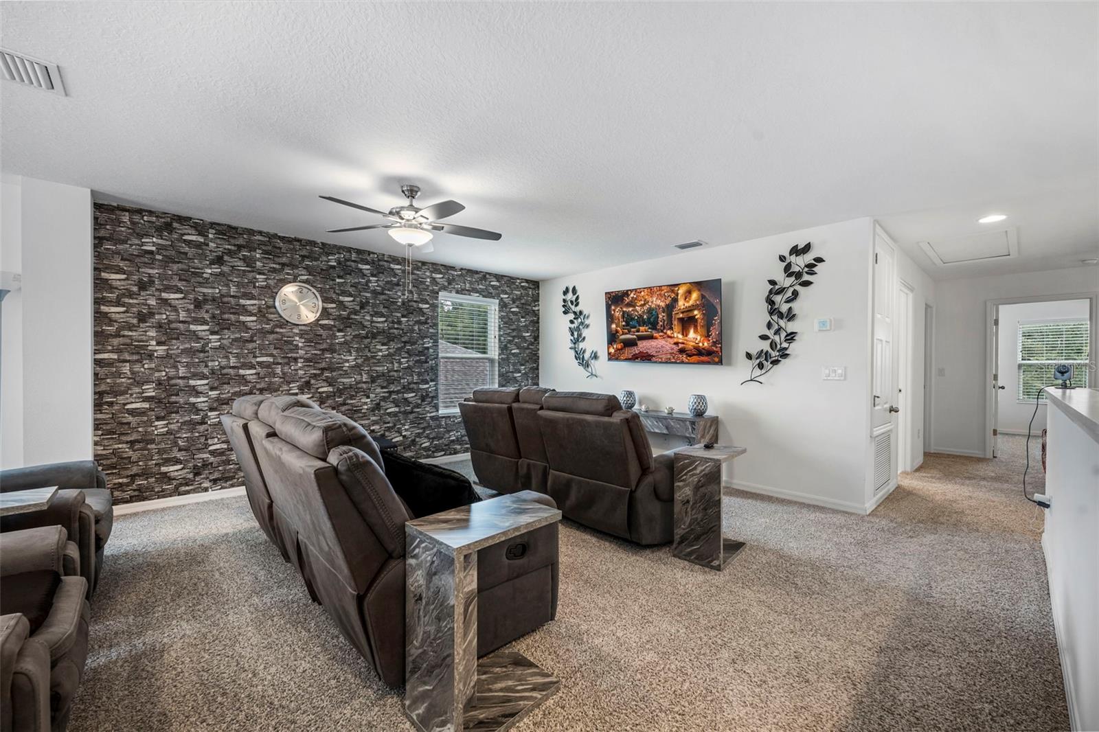 Image 26 of 70 For 535 Darshire Avenue