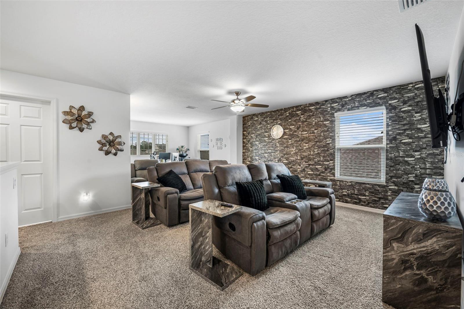 Image 27 of 70 For 535 Darshire Avenue