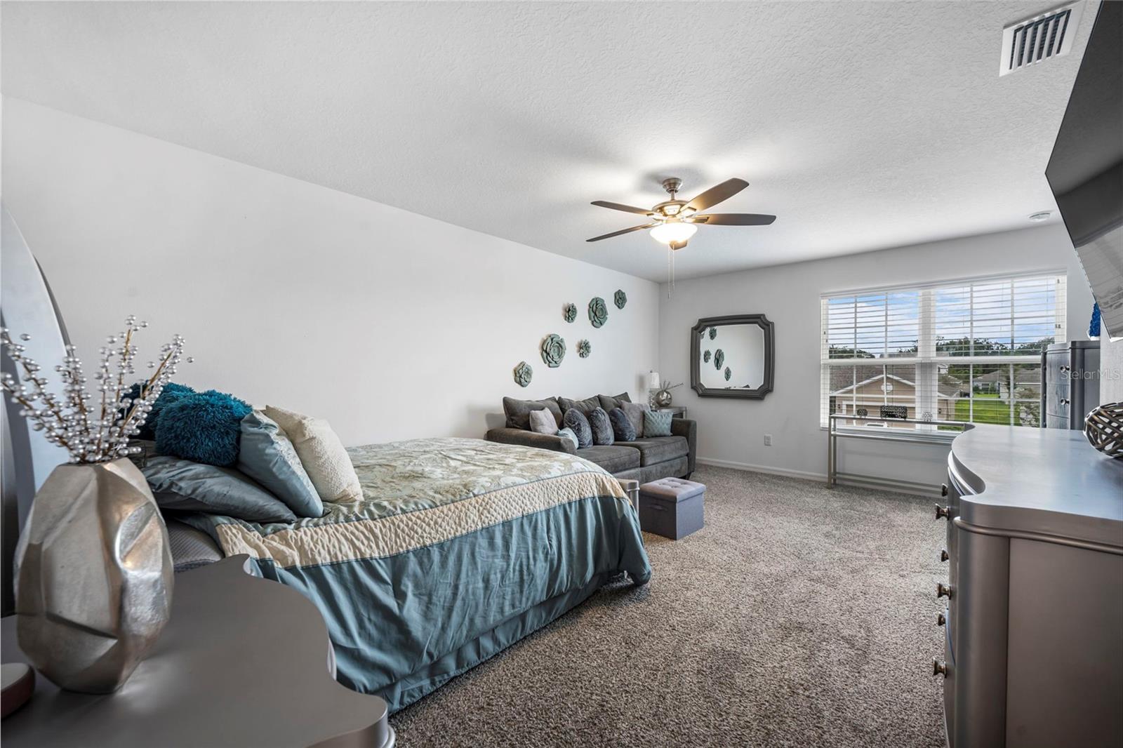 Image 32 of 70 For 535 Darshire Avenue