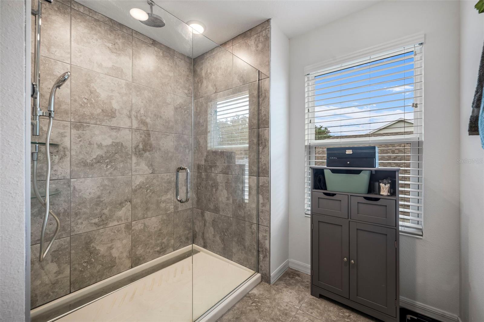 Image 34 of 70 For 535 Darshire Avenue