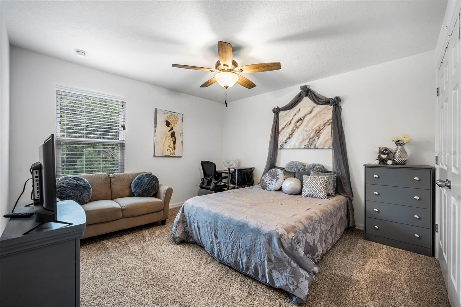 Image 36 of 70 For 535 Darshire Avenue